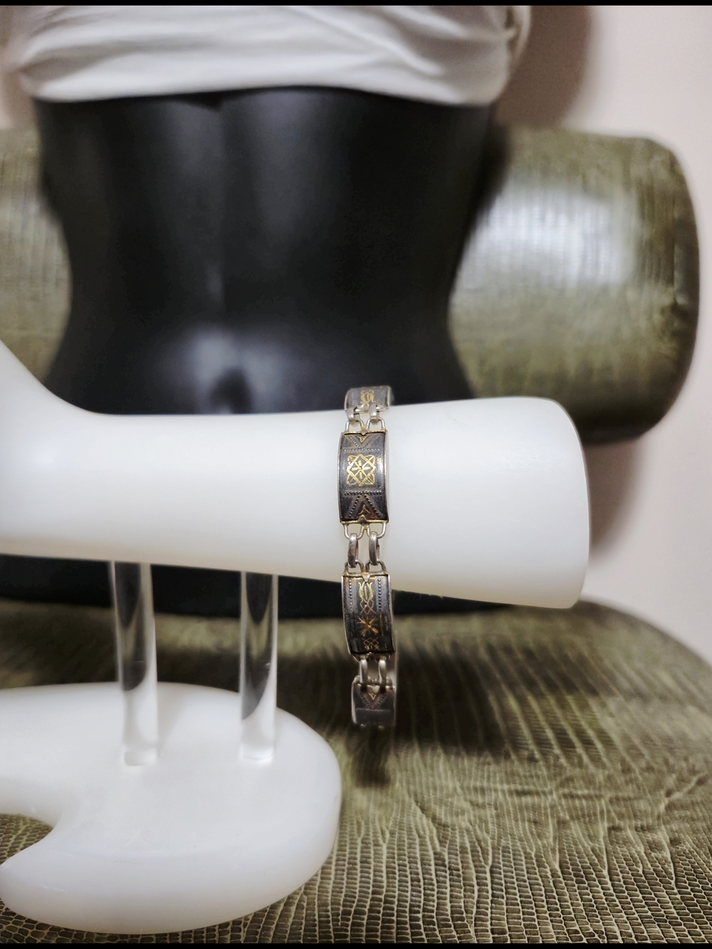 Elegant Two-Tone Women's Bracelet - Gold & Silver